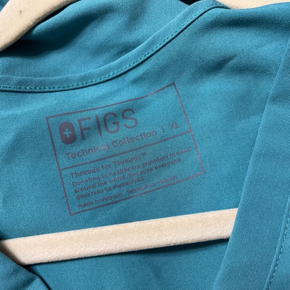 FIGS XL Oasis Caterina One Pocket Scrub Top - Picture 2 of 4